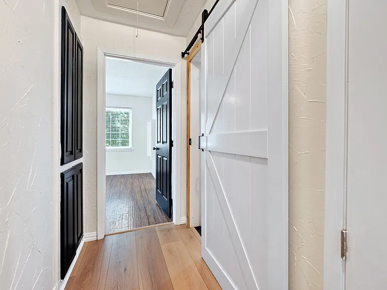 505 Whittle Way — Photo 18