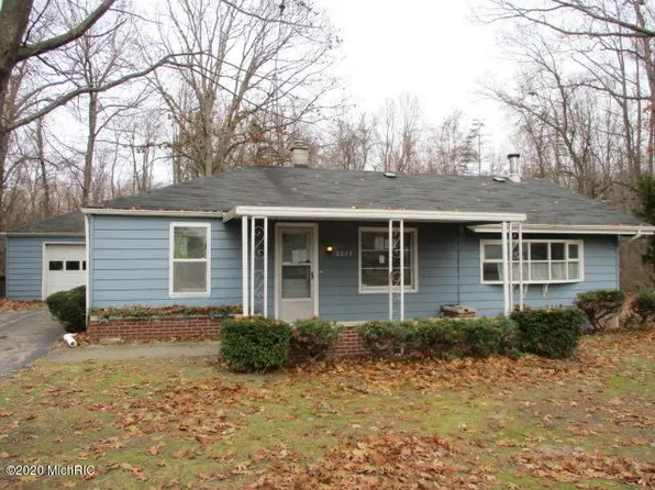2277 Laurel Ave, Benton Harbor, MI 49022