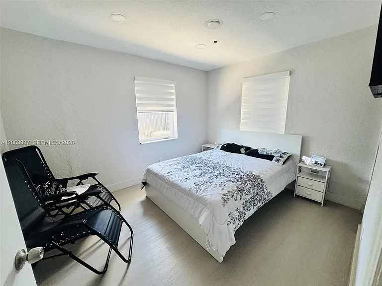 75 SW 18th Ave — Photo 17