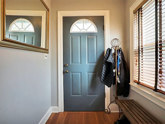 3rd image of 349 Oak Ct