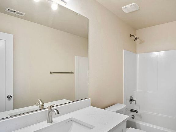 4th image of 931 W Ted Yao Way #B