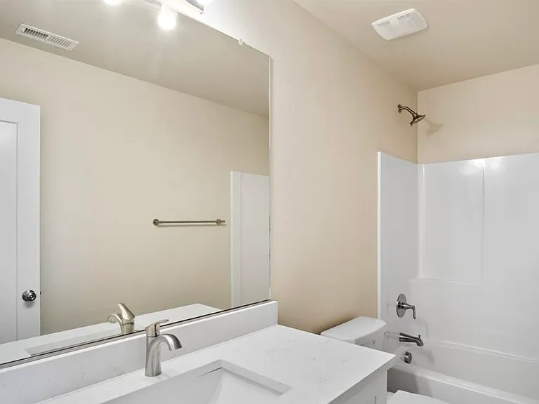 931 W Ted Yao Way #B — Photo 4