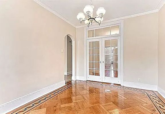 4th image of 328 Weirfield St #2