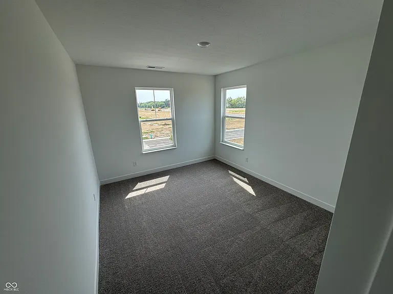 1124 Tansley Ln — Photo 10
