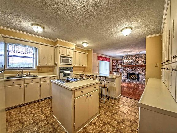 2nd image of 143 Hillcrest Dr