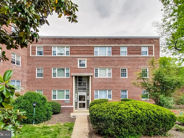 1303 N Ode St APT 215, Arlington, VA 22209