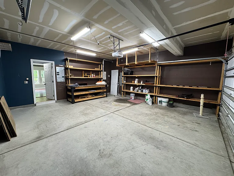 624 Leonard Ln — Photo 32