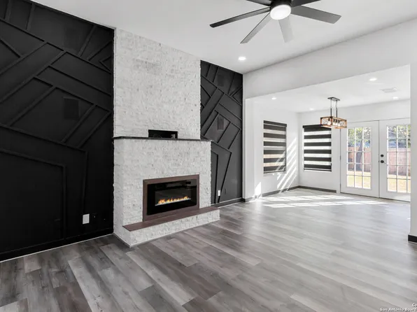 9346 Valley Hedge, San Antonio, TX 78250