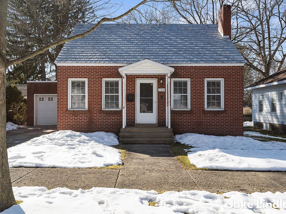 226 Division St, Big Rapids, MI 49307 | Zillow