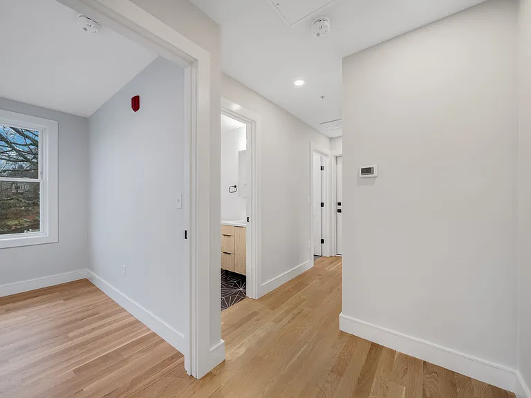 9 Wenham St #7 — Photo 10