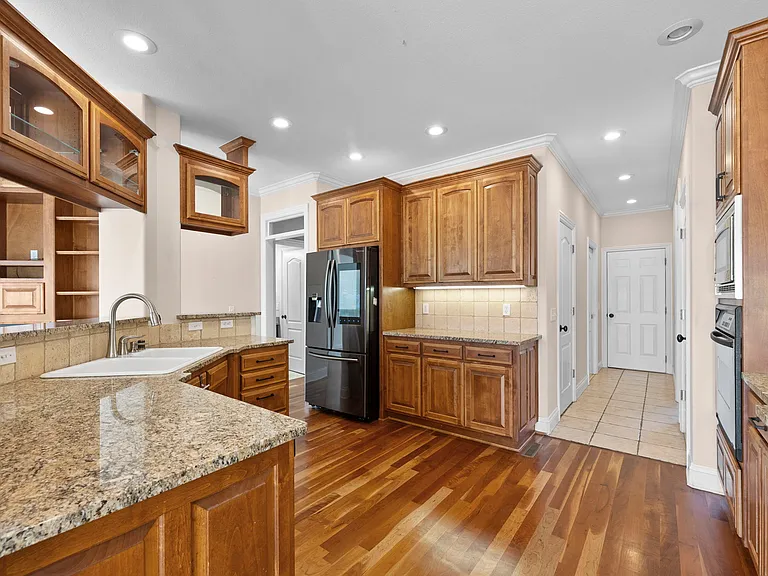 3902 NE Cadbury Ave — Photo 31