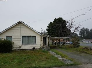 655 4th St SE, Bandon, OR 97411