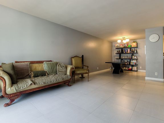 2nd image of 600 W 9th St APT 805