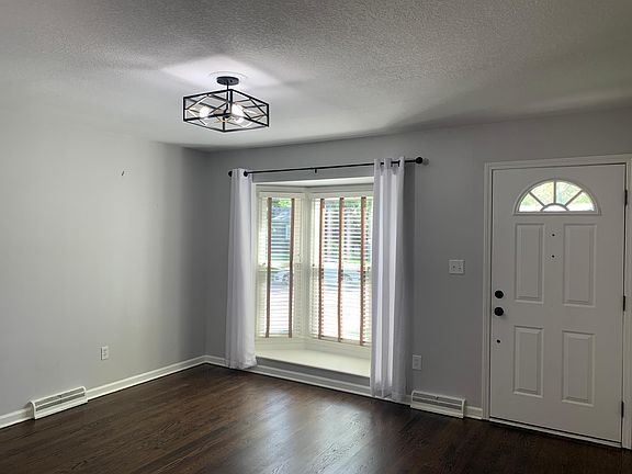4th image of 10014 Benson St