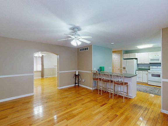 4th image of 213 Palisades Dr