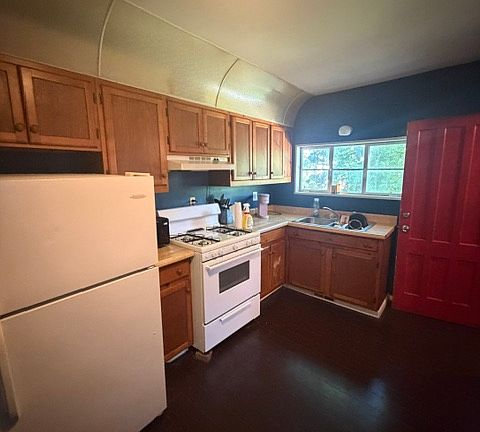 4th image of 213 W Yates St Floor 2