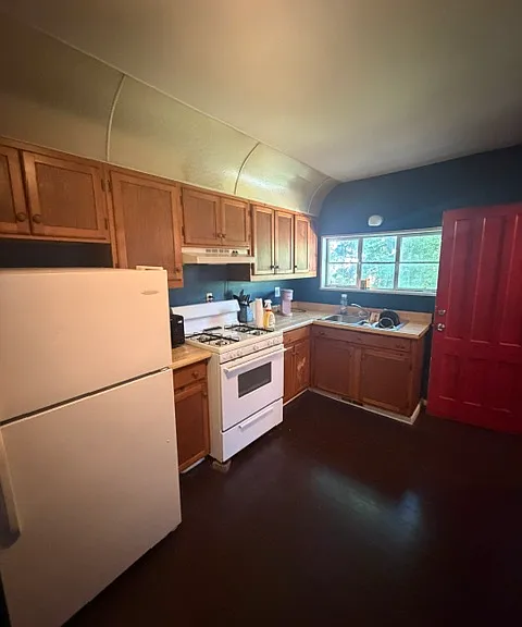 213 W Yates St #2 — Photo 4