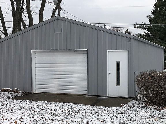 POLE BARN 24’ x 32’