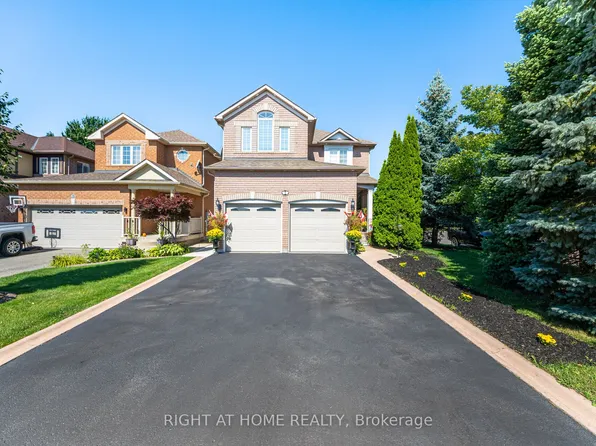 2 Melrose Gdns, Brampton, ON L7A 1J7