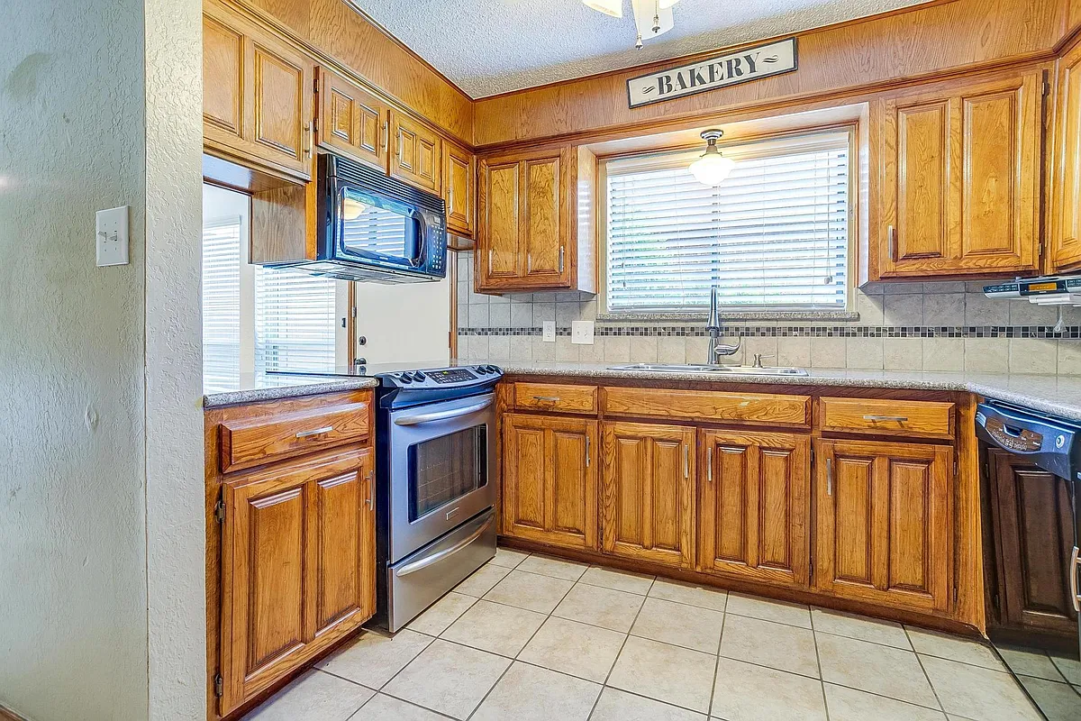 Building Photo - 6428 Lago Vista Dr