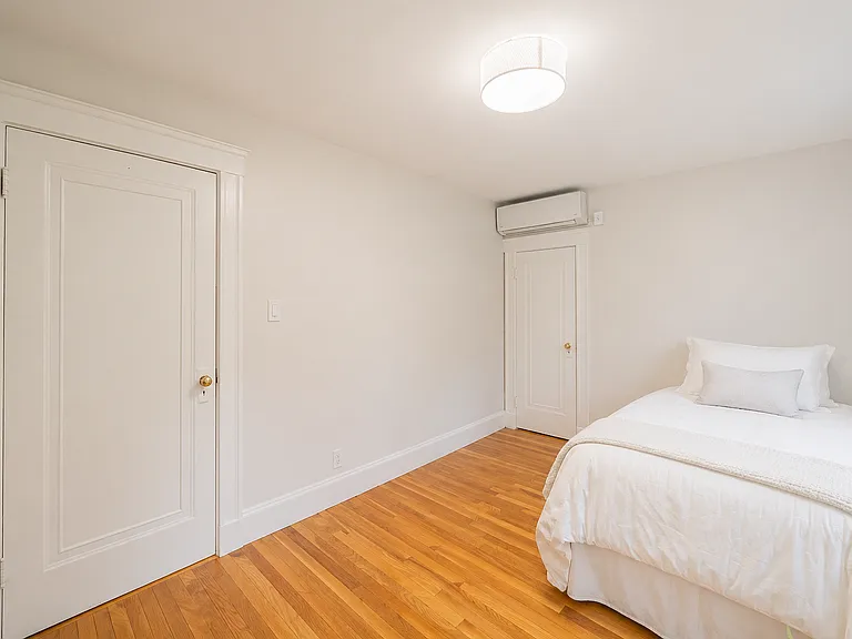 30 Middle St — Photo 8