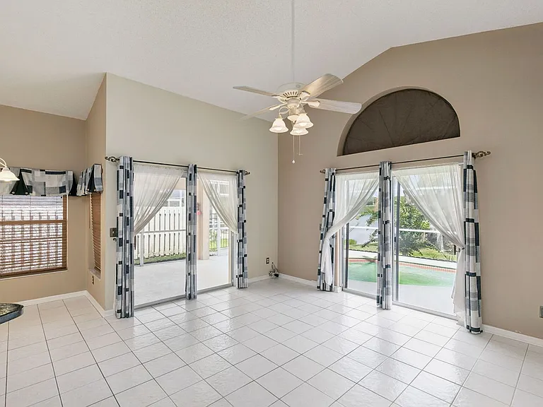 13750 Huntwick Dr — Photo 12