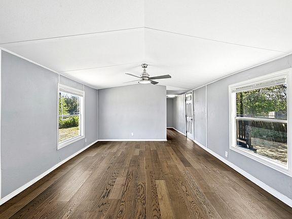 3rd image of 212 Greenfield Rd