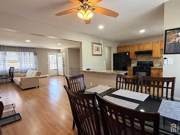 3rd image of 363 Cranbury Rd APT D16