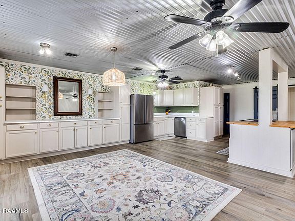 3rd image of 4527 Naud Rd