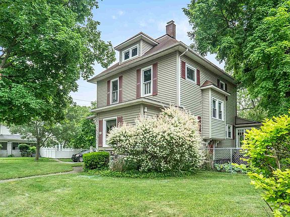 3rd image of 1043 E Jackson Blvd