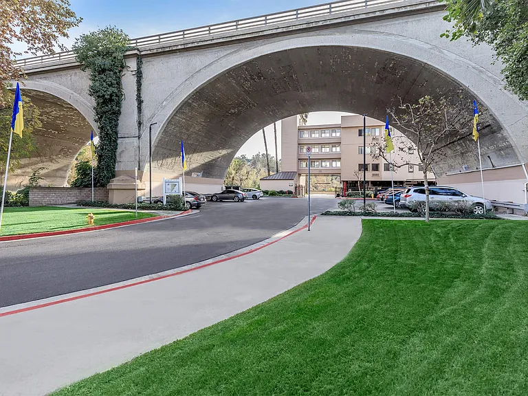 Grand Entry & Parking