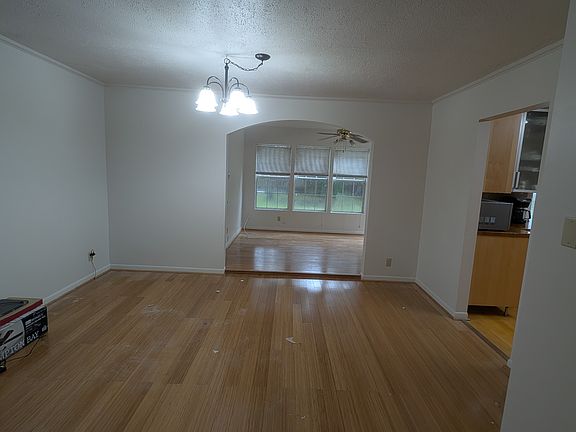2nd image of 5334 Hidalgo St