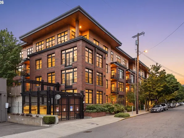 2350 NW Savier St #B214, Portland, OR 97210