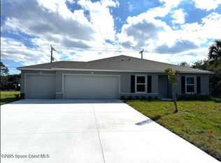 542 Lambert St SW, Palm Bay, FL 32908