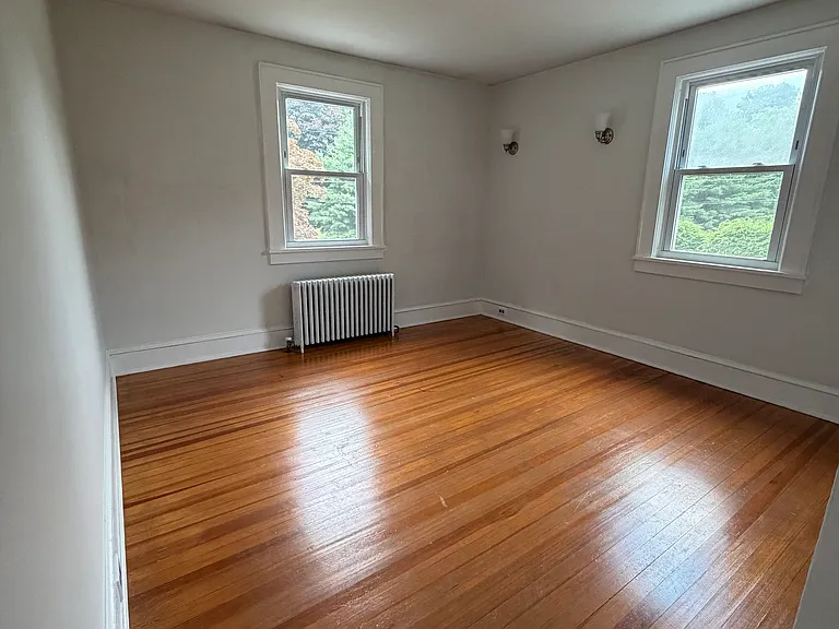 159 Barry Ave — Photo 10