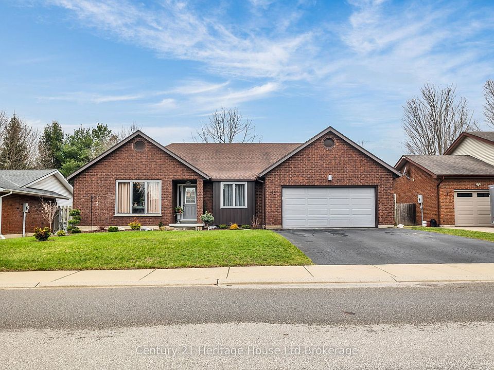 1st image of 15 Gibson Dr