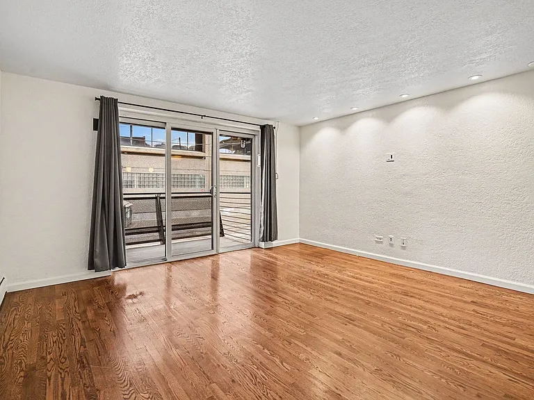 1336 N Logan St #203 — Photo 13