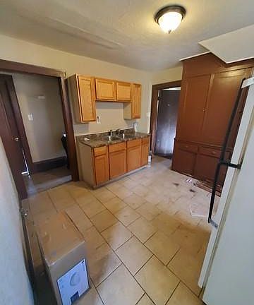 2nd image of 1926 W Keefe Ave #A