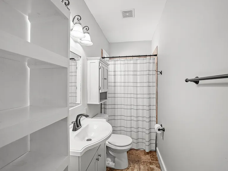 334 Walnut St — Photo 11