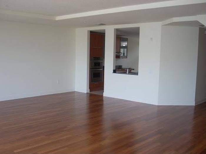 2nd image of 305 S Lake Dr