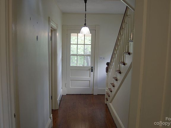 2nd image of 34 Fulton St