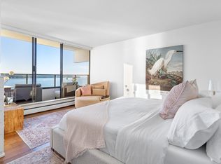 1995 Beach Ave #D23, Vancouver, BC V6G 2Y3