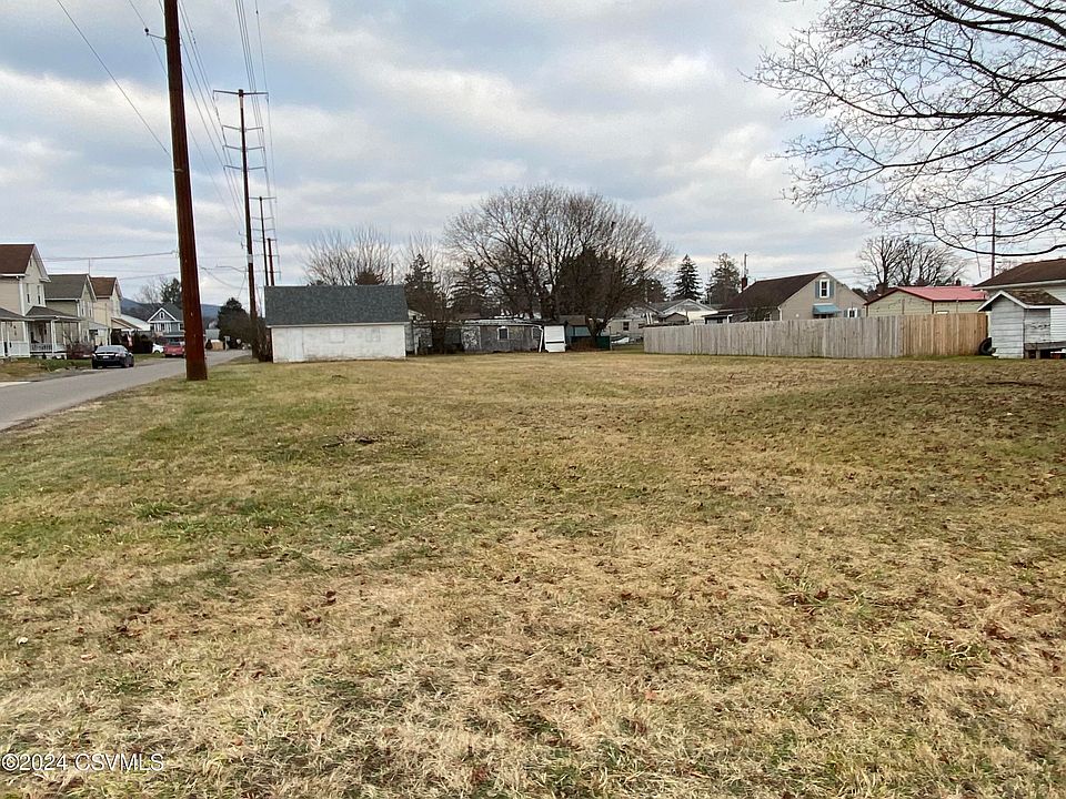2nd image of X Chestnut St