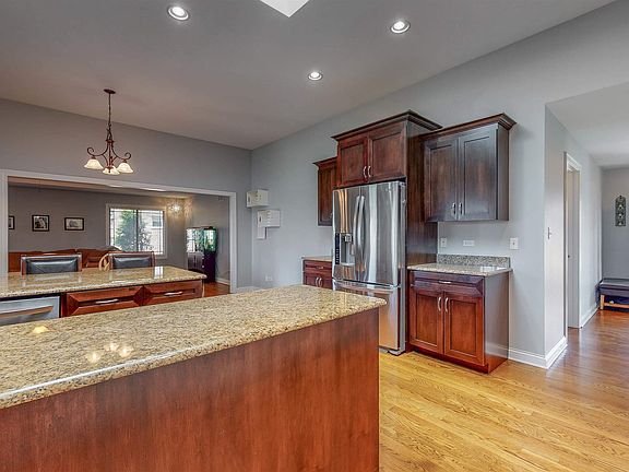 5th image of 1842 Grandview Dr