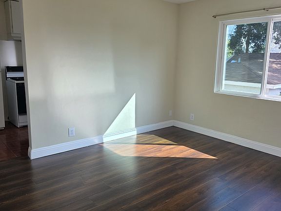 5th image of 537 W Lexington Dr APT A