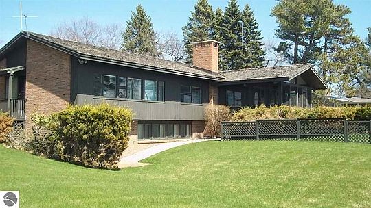 1st image of 1258 Court Dr