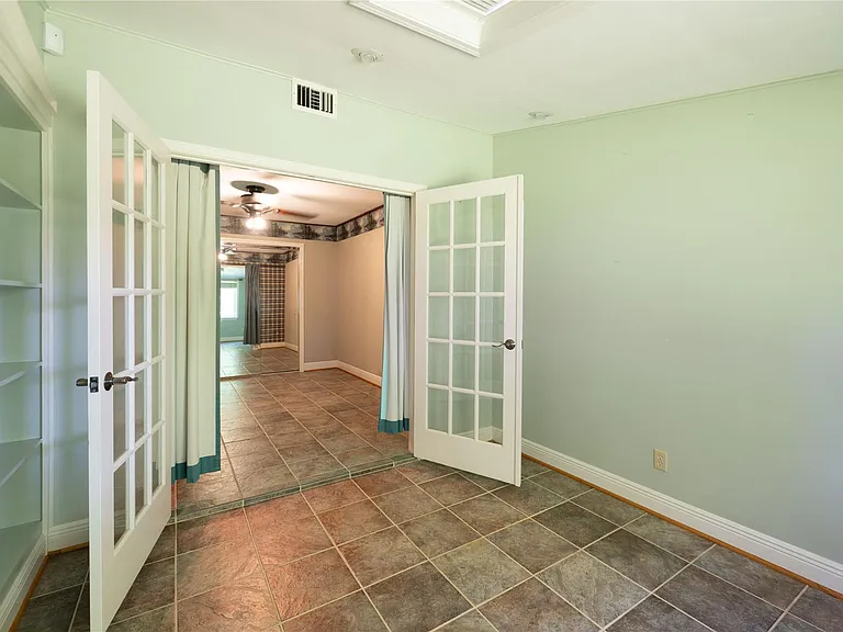 7546 Maple Tree Dr — Photo 32