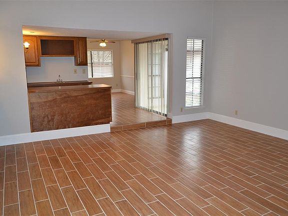 5th image of 320 Park Meadow Way