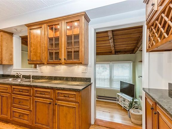 2nd image of 2514 W 50th Pl