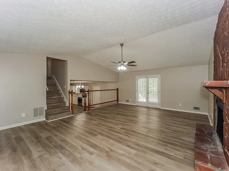 216 Slicky Rock Ct — Photo 6